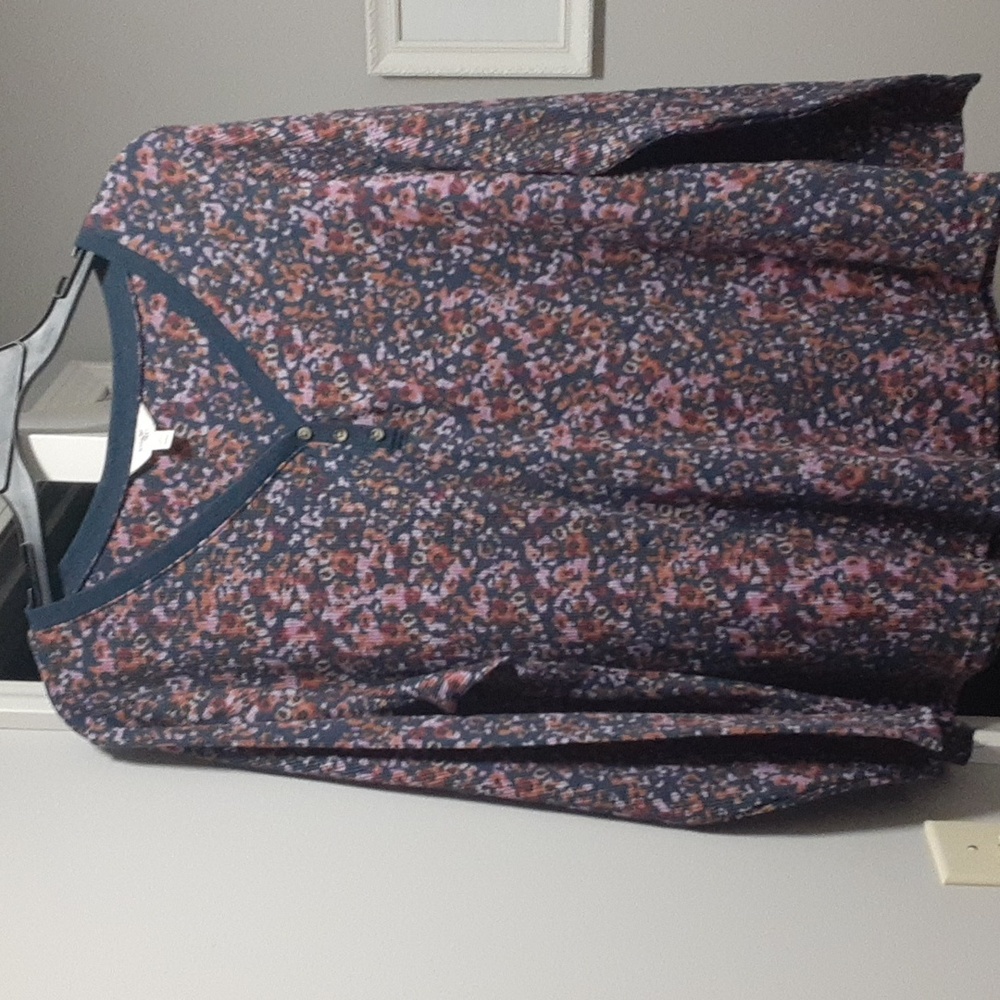 Terra & sky waffle henley shirt or top. Blue, orange and pink Floral. NWT